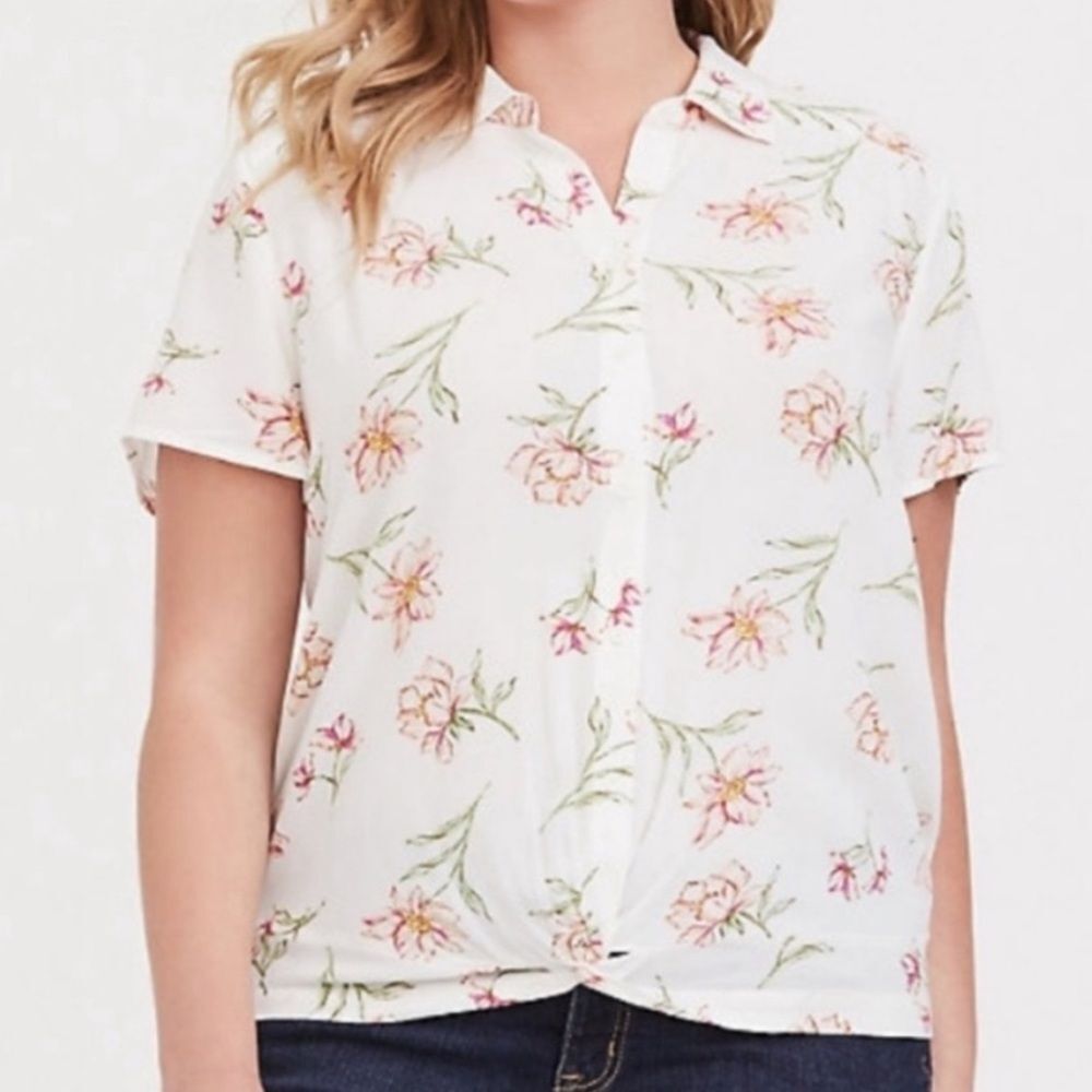 NWT Torrid White Floral Print Twist Front Button Up Shirt Size 1